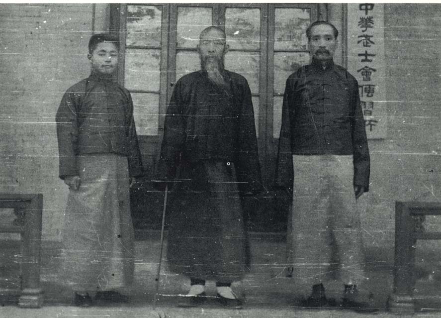 李怀白（左）、孙禄堂、李星阶（右），摄于中华武士会传习所